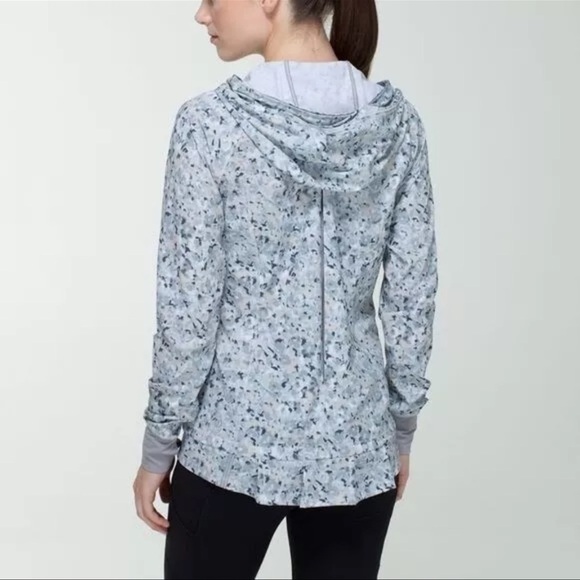 Lululemon Lightened Up Pullover Not So Petite Fleur Silver Spoon/Ambient Grey 6 - Picture 4 of 16